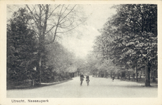 3621 Gezicht in het Nassaupark te Utrecht.N.B. In de oorlogsjaren 1942-1945 droeg het Wilhelminapark de naam Nassaupark.